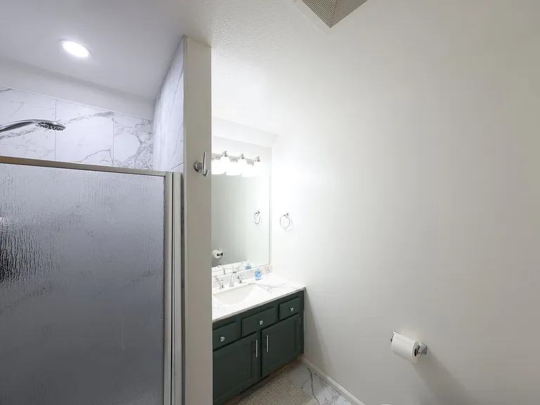 20 SW Cruise St — Photo 11