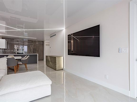 4th image of 19390 Collins Ave APT 621