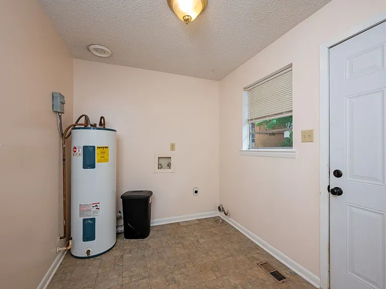 1320 Northpoint Cir — Photo 31
