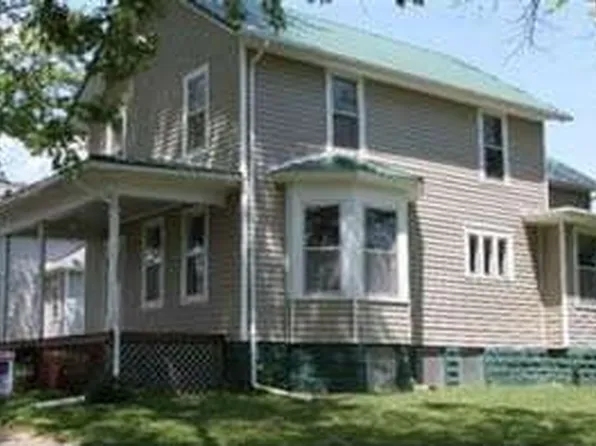 405 Smith St, Grand Mound, IA 52751
