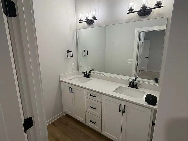 513 W Dallas St — Photo 16
