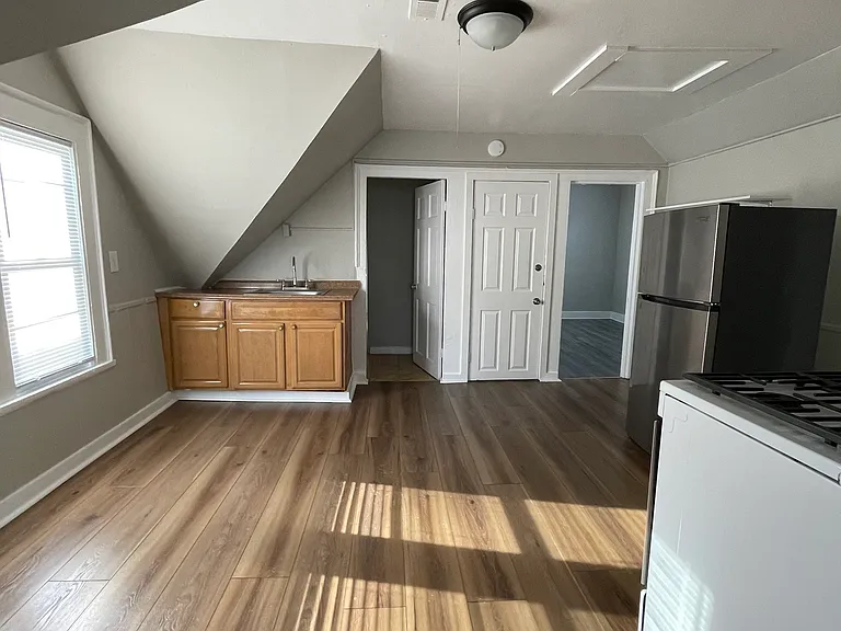 45 Frank St #3 — Photo 2
