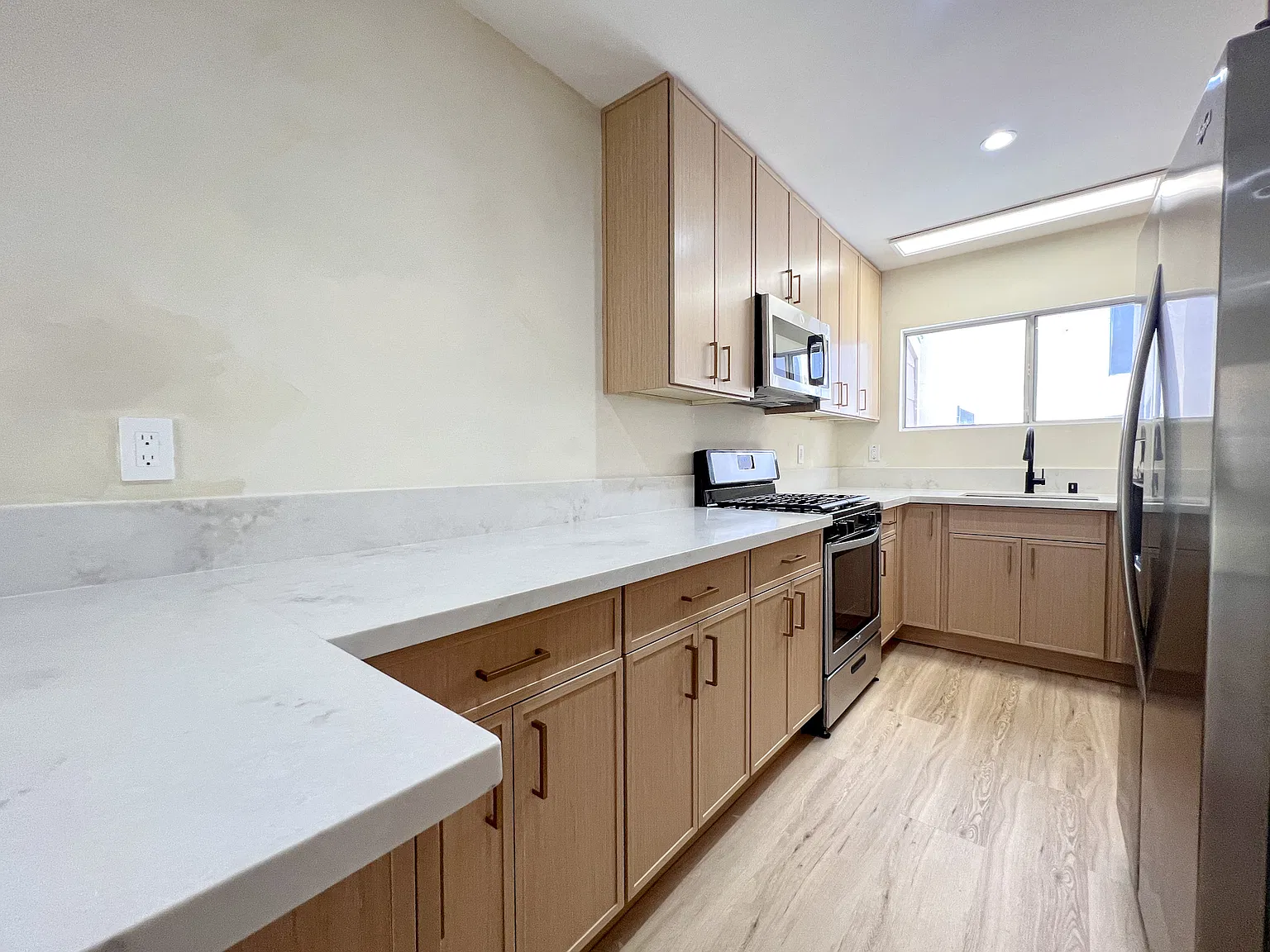 4528 Murietta Ave — Photo 3