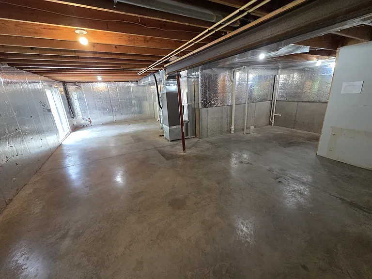 Large unfinished basement