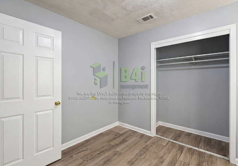 5421 Susan Ln — Photo 8