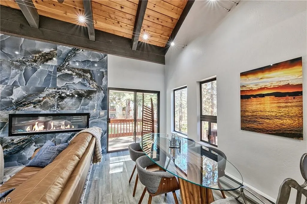 3 bed, 3.0 bath, 1243 sqft, $3,950 — Photo 3