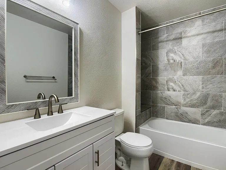 8102 Silver Glen Dr — Photo 10