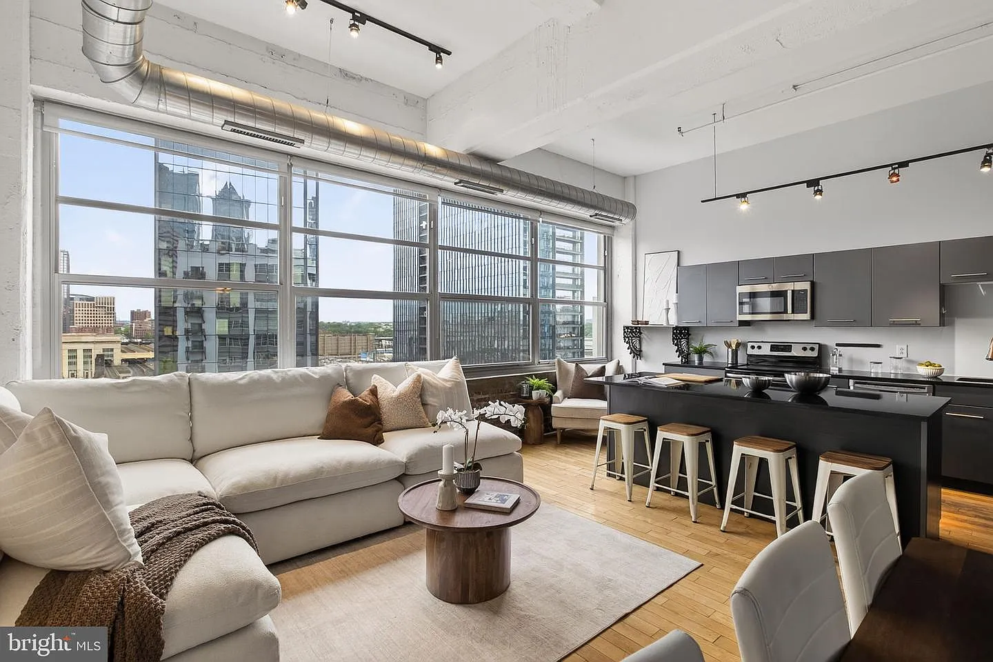 1 bed, 1.5 bath, 986 sqft, $2,600 — Photo 3