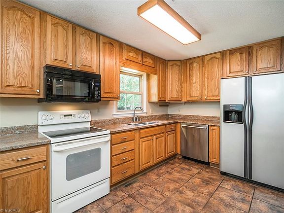 5th image of 6704 Lantern Ln