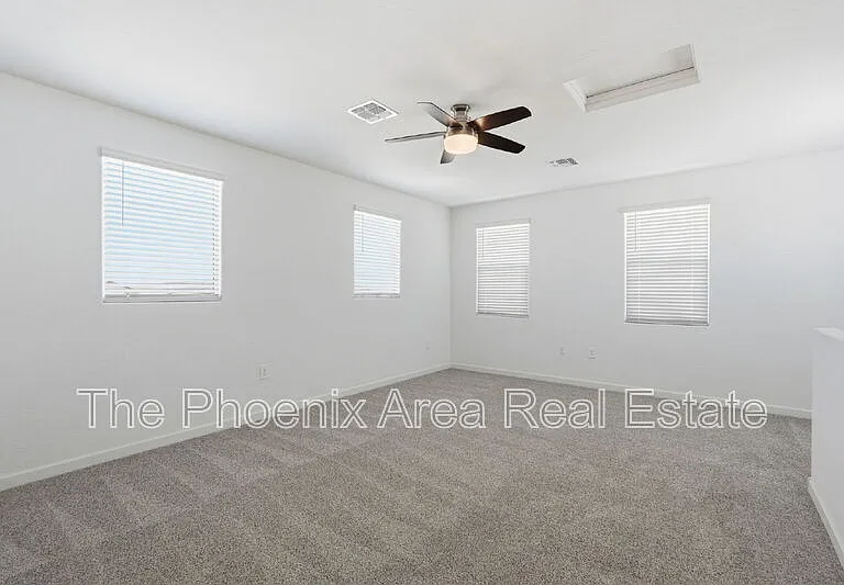 2761 W Seaver Ave — Photo 30