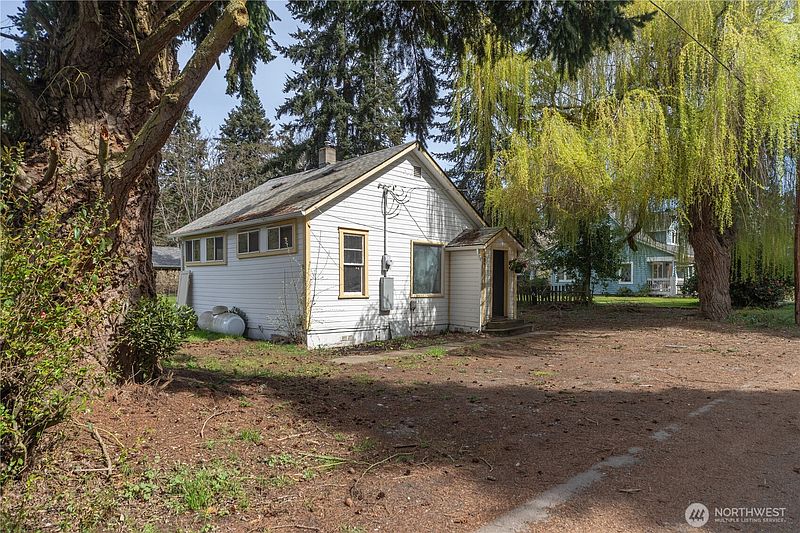 2nd image of 251 E Arden Street