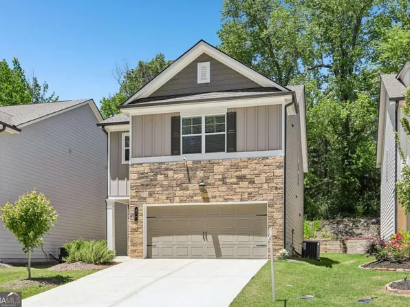 377 Station Overlook Dr, Auburn, GA 30011
