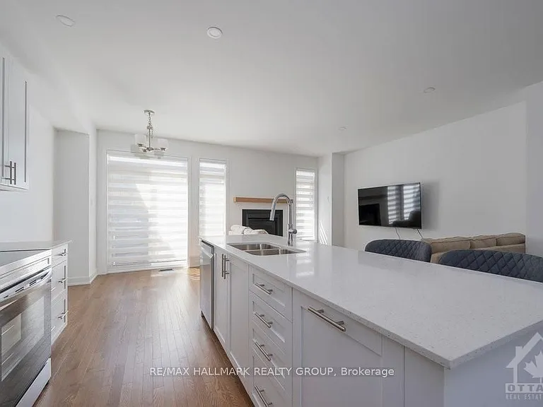 47 Moosonee Cres — Photo 8