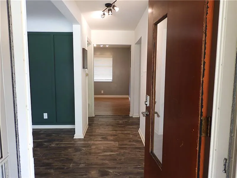 3 bed, 1400 sqft, $2,300 — Photo 3