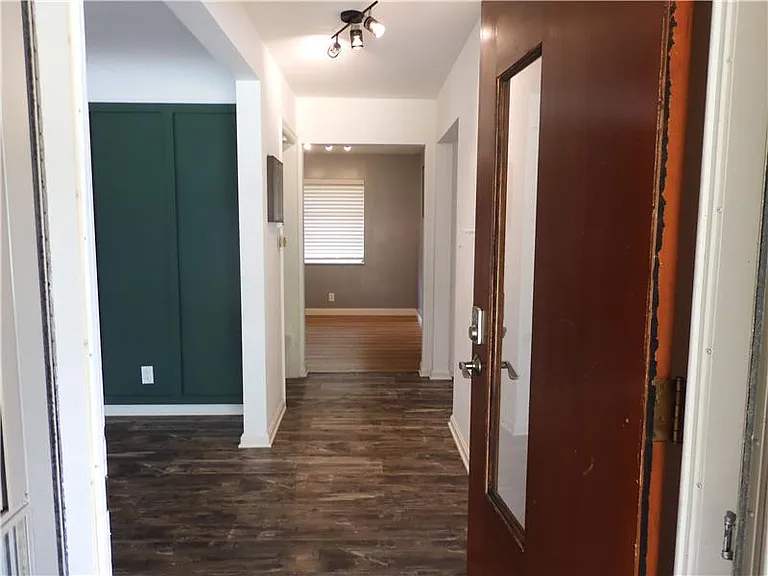 303 Birchwood Dr — Photo 3