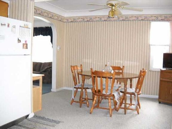 5th image of 624 Grasser St
