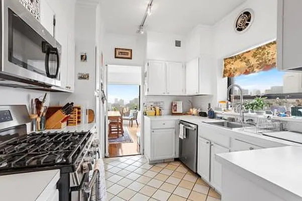 Rented by Addison Property Group | media 4