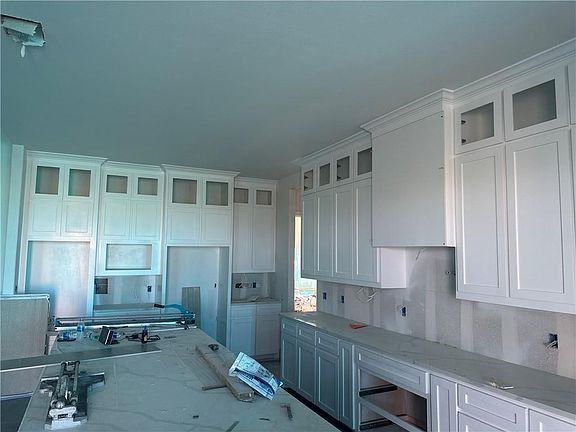 4th image of 2342 Shaftsbury Dr