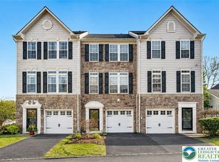 1632 Oakridge Ln, Hellertown, PA 18055