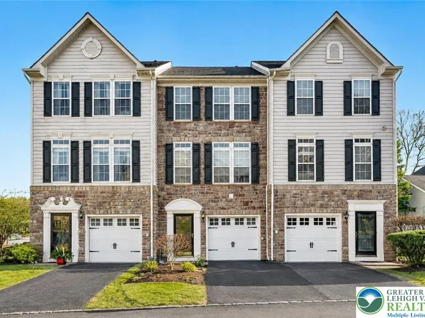 1632 Oakridge Ln, Hellertown, PA 18055