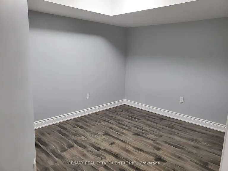 379 Trudeau Dr — Photo 11