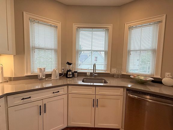 3rd image of 178 Brooks St APT 3