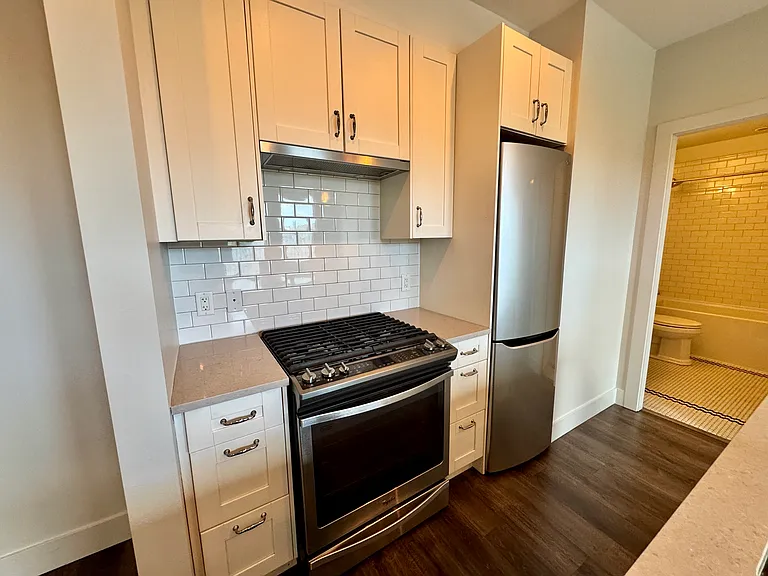 166 E 11th Ave #8 — Photo 33