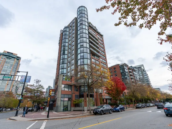199 Drake St #5A, Vancouver, BC V6Z 2T9
