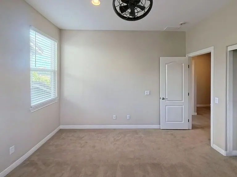 7912 E Hampshire Rd — Photo 15