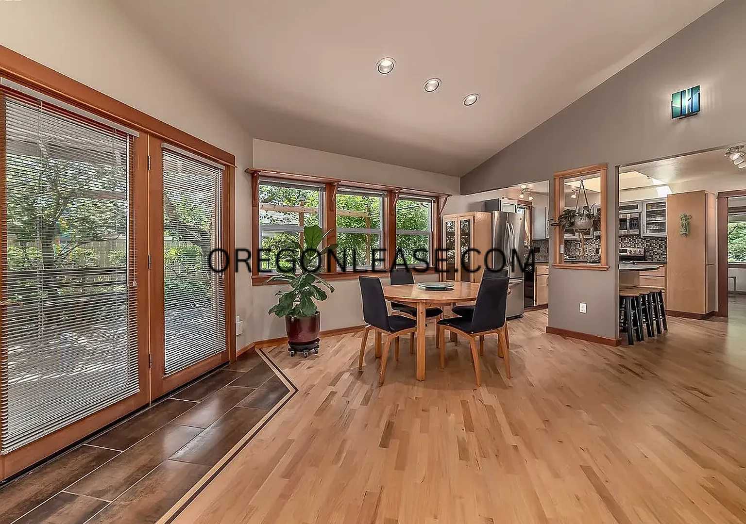 Charming 3-Bedroom Craftsman Bungalow in Coburg — Photo 2