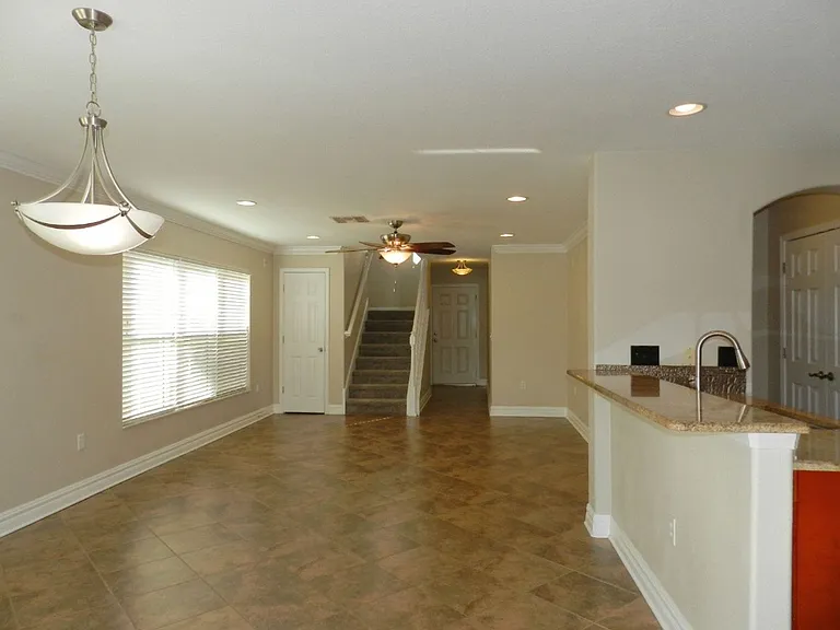 10837 Kensington Park Ave — Photo 12