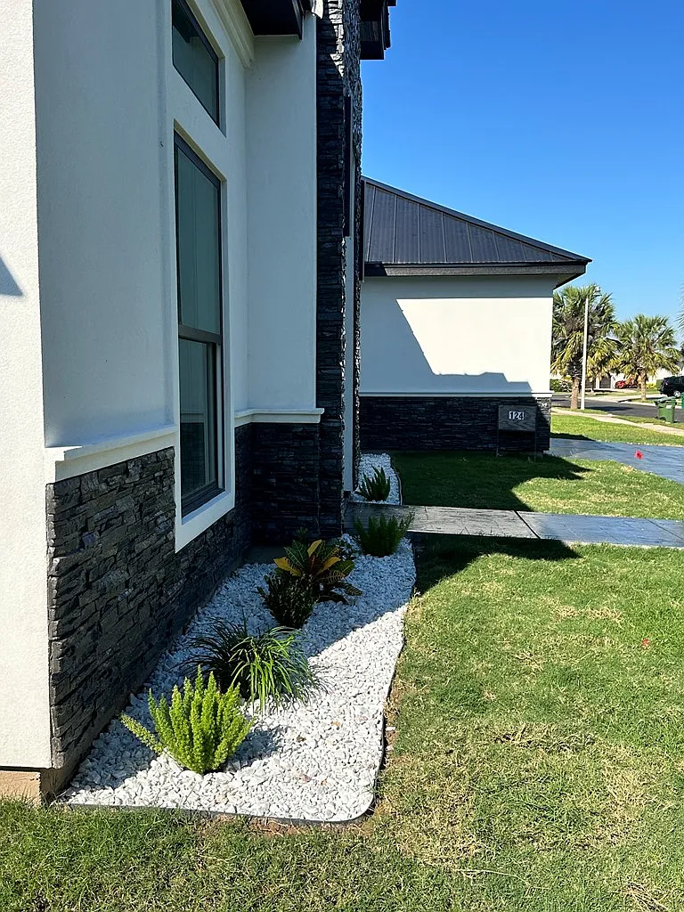 5 bed, 3.0 bath, 2859 sqft, $3,400 — Photo 4