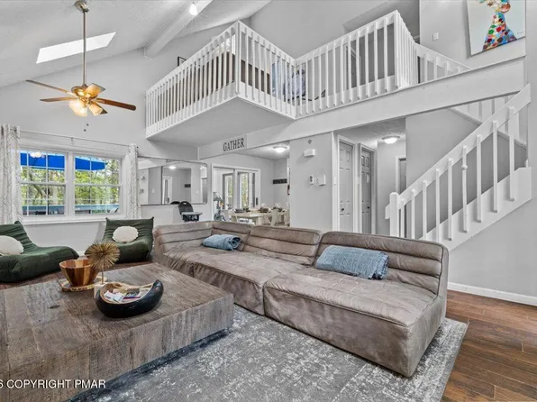 1489 Belgravia Dr, Tobyhanna, PA 18466