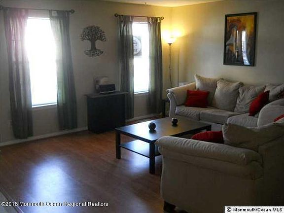 3rd image of 439 Rose Ct