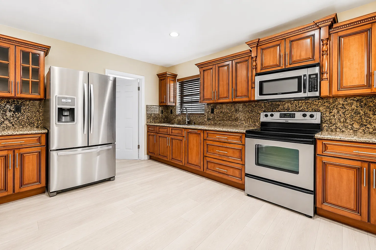 4 bed, 1500 sqft, $3,900 — Photo 2