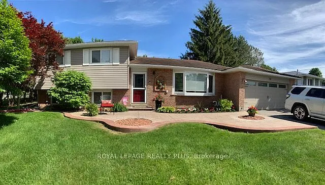 26 Larry St photo 1