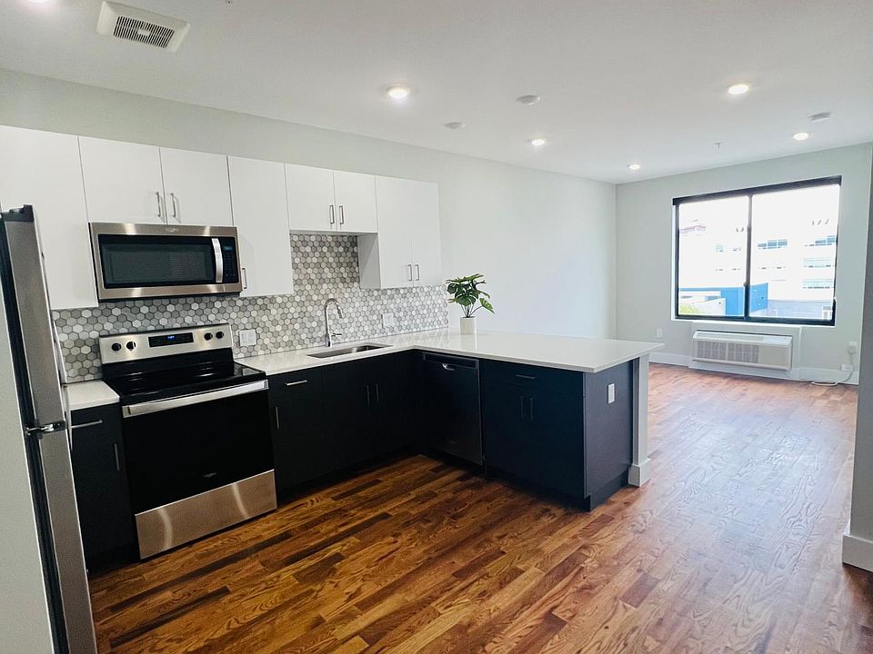 1st image of 256 Orange St #415