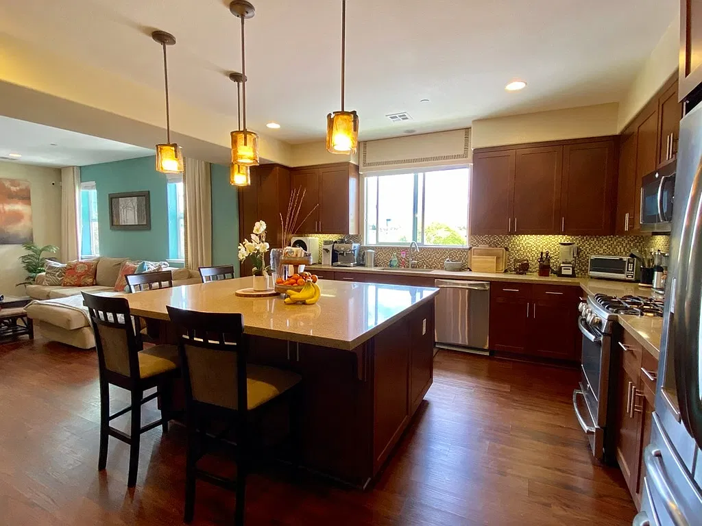 4 bed, 3.5 bath, 2274 sqft, $4,750 — Photo 3
