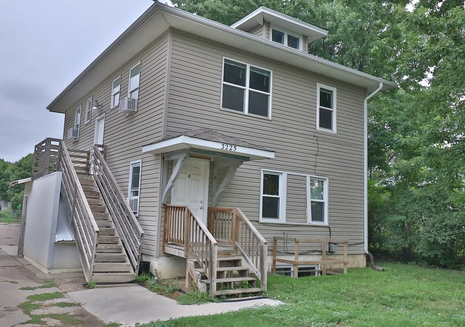 3225 N Lewis Ave (Bravo Team) — Photo 1