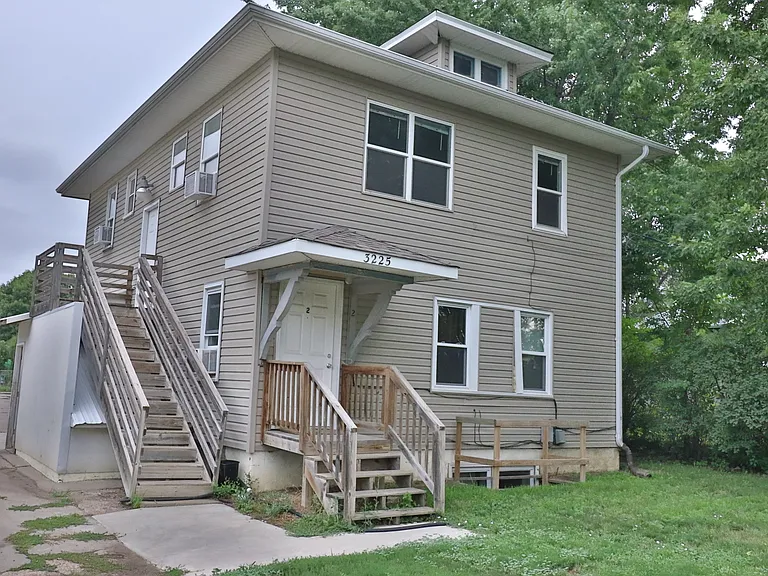 3225 N Lewis Ave (Bravo Team) — Photo 1
