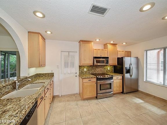 5th image of 14656 Bonaire Blvd #1