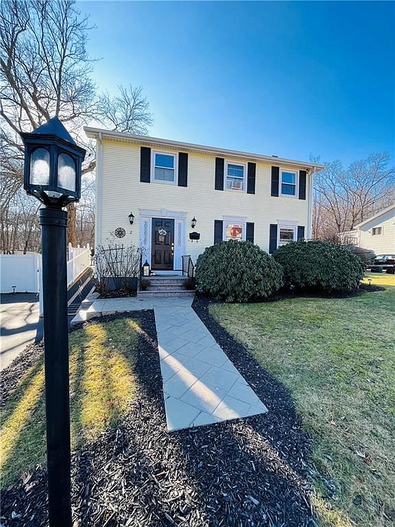 2 Marian Ln, Woonsocket, RI 02895 Zillow