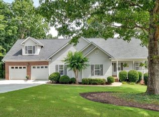 17 Sassafras Trl NE, Cartersville, GA 30121