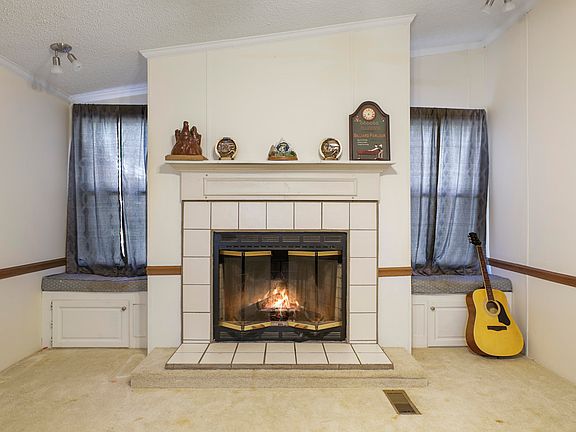 5th image of 71 Horsetail Ave
