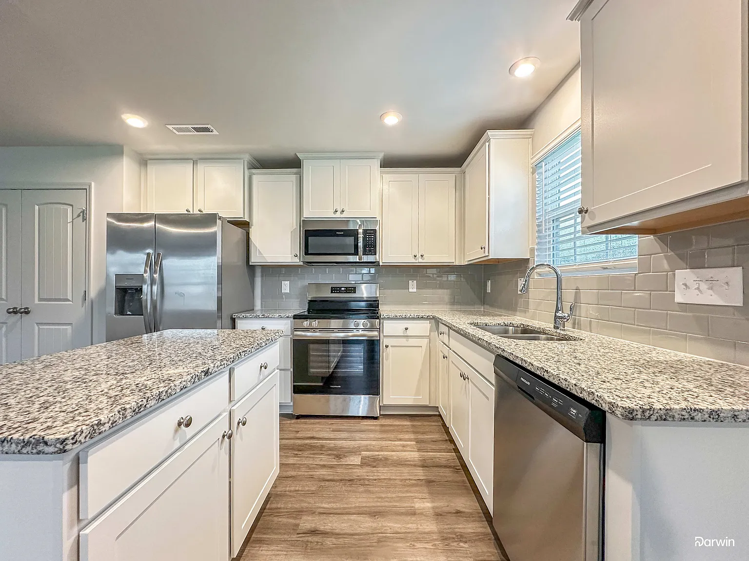 3 bed, 2.0 bath, 1426 sqft, $1,730 — Photo 4