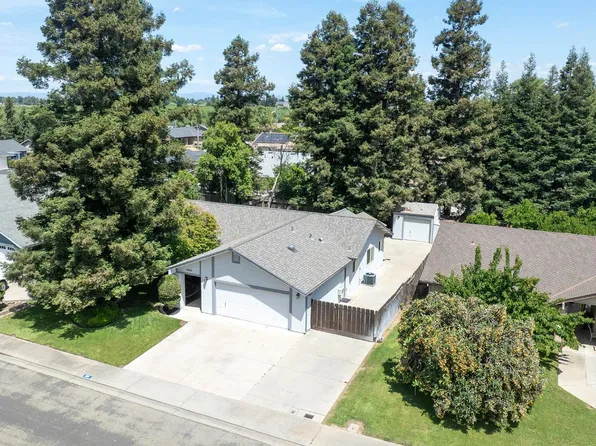 1384 Briarwood Ave, Escalon, CA 95320