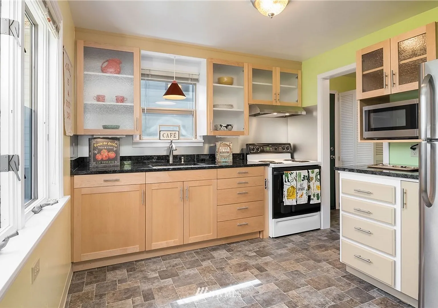 Charming Updated 2-Bedroom Home in West Seattle — Photo 4