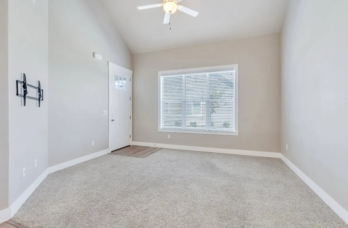 3 bed, 2.5 bath, 1500 sqft, $2,400 — Photo 4