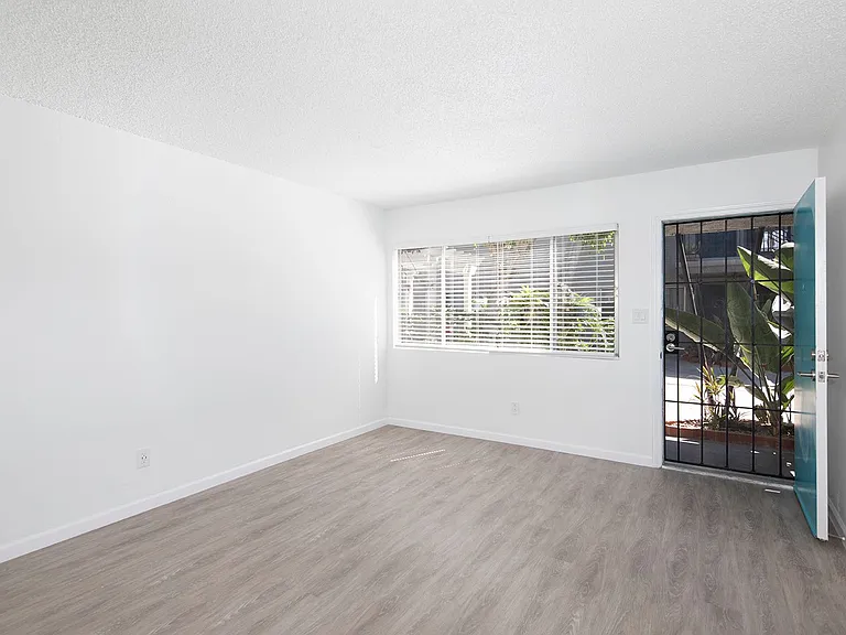 Catalina Pacific Apartments — Photo 5
