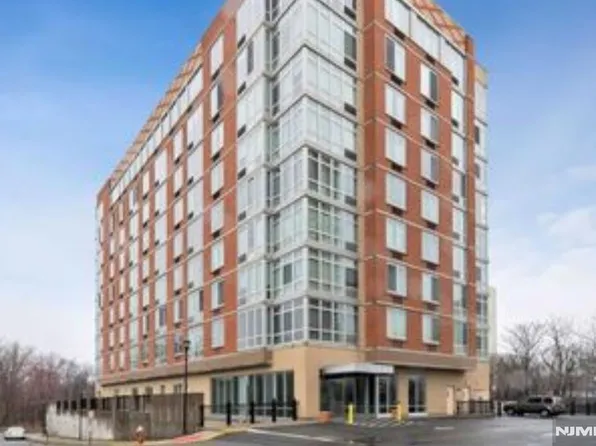 800 12th St APT 203, Palisades Park, NJ 07650
